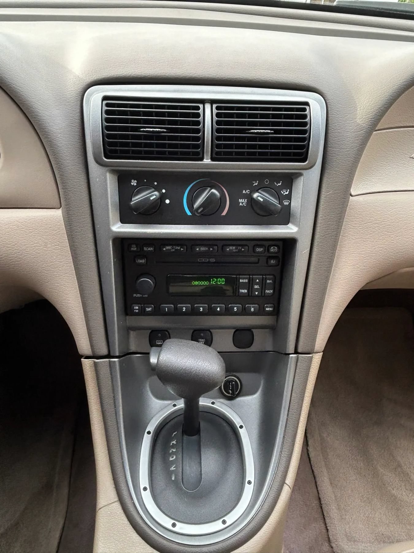 Used 2004 Ford Mustang Convertible RWD image 29