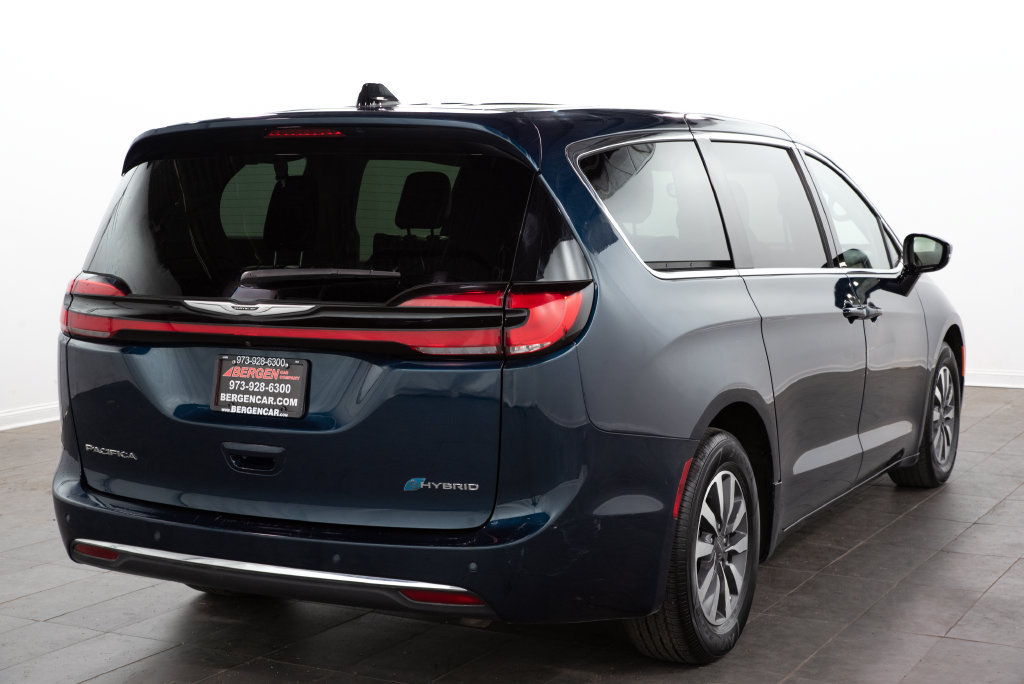 Used 2024 Chrysler Pacifica Limited FWD image 17