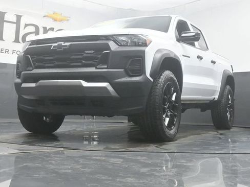 Used 2023 Chevrolet Colorado Trail Boss w/ LPO, Dark Essentials Package AWD/4WD image 4