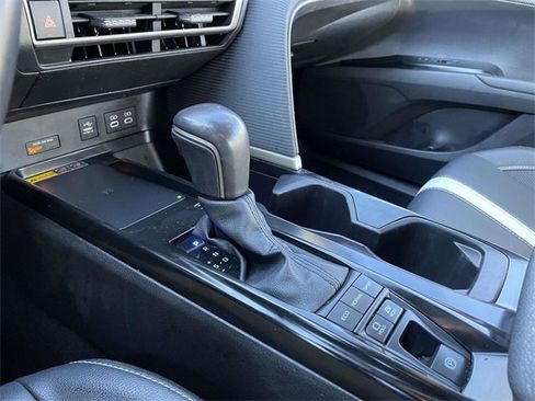 Used 2025 Toyota Camry SE image 30