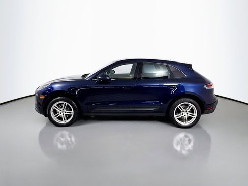 Certified 2022 Porsche Macan image 2