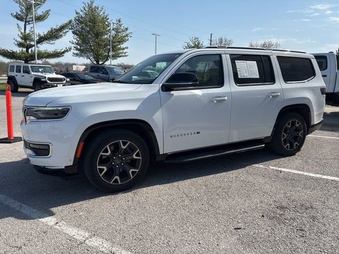 Used 2023 Jeep Wagoneer Series III w/ Preferred Equipment Group image 15