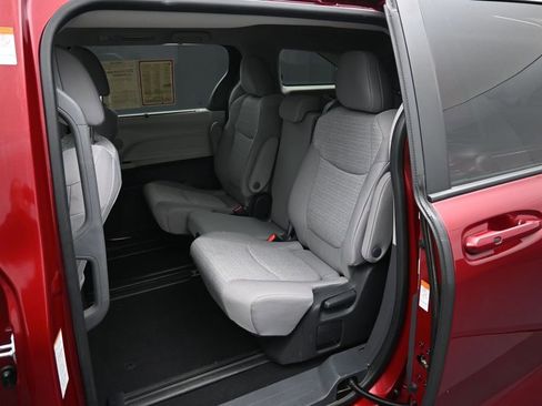 Certified 2022 Toyota Sienna LE FWD image 26
