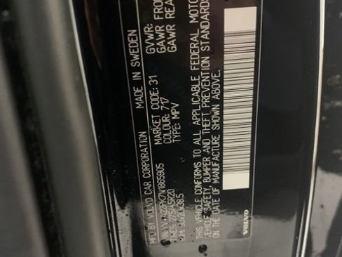 Certified 2022 Volvo XC90 T6 Momentum w/ Climate Package image 12