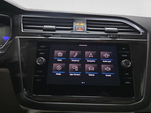 Used 2024 Volkswagen Tiguan SE AWD/4WD image 15