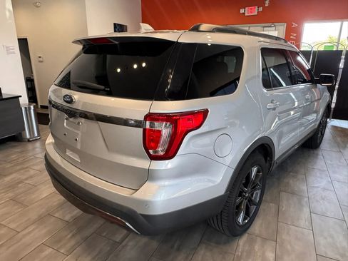 Used 2017 Ford Explorer XLT w/ Equipment Group 202A FWD image 10