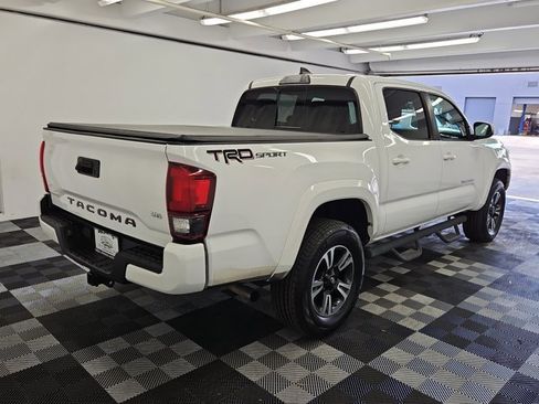 Used 2018 Toyota Tacoma TRD Sport image 6