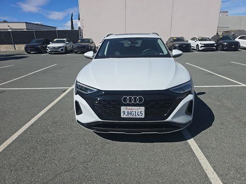Used 2024 Audi Q8 e-tron Premium Plus AWD/4WD image 2
