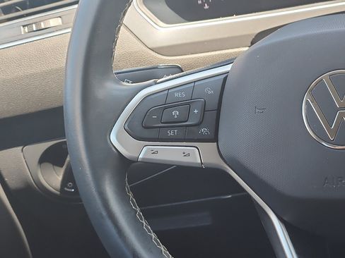 Used 2022 Volkswagen Tiguan SE AWD/4WD image 15