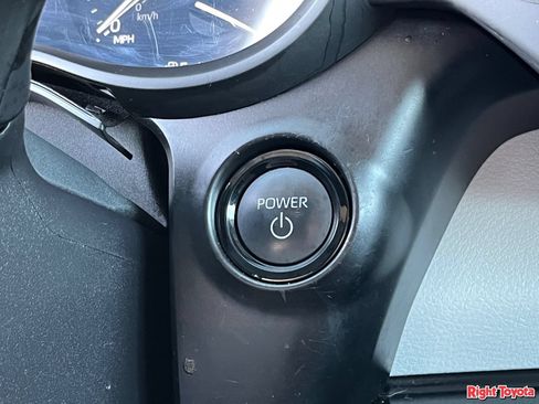 Certified 2025 Toyota Sienna LE FWD image 26