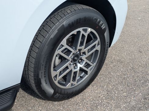 Used 2025 Ford Expedition Active RWD image 13