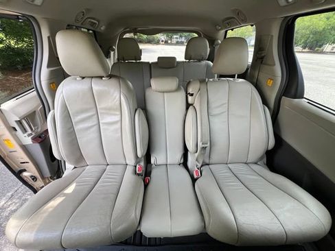 Used 2013 Toyota Sienna XLE w/ Premium Pkg FWD image 23