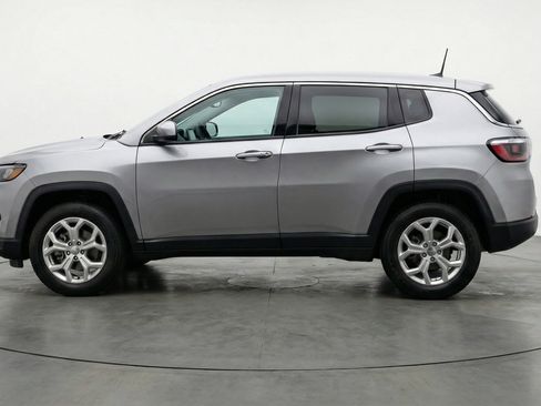 Used 2025 Jeep Compass Latitude image 5
