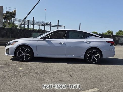 Certified 2025 Nissan Altima 2.5 SR FWD image 2