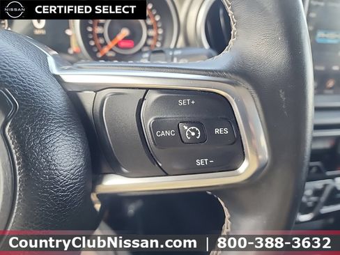 Used 2018 Jeep Wrangler Unlimited Sahara AWD/4WD image 17
