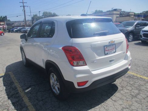 Used 2020 Chevrolet Trax LS AWD/4WD image 2
