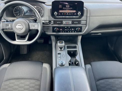 Used 2025 Nissan Pathfinder S image 4