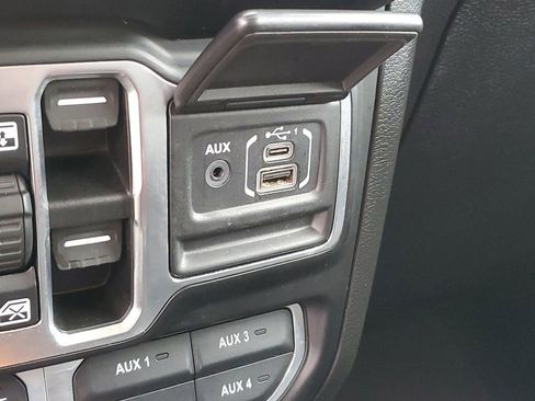 Used 2021 Jeep Wrangler Unlimited Rubicon w/ Uconnect 4C Nav & Sound Group AWD/4WD image 19