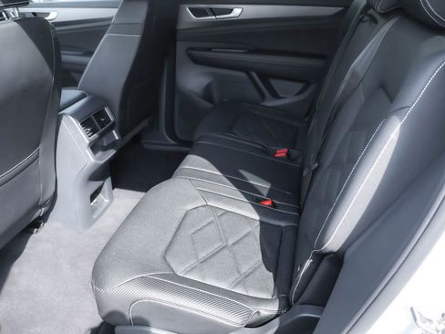 Certified 2025 Volkswagen Atlas Cross Sport SE image 27