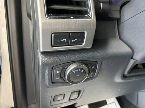 Used 2022 Ford F350 Platinum AWD/4WD image 13