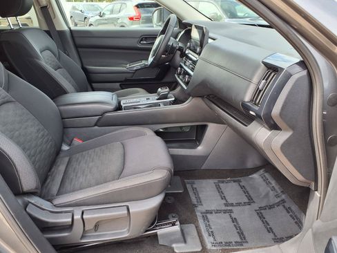 Used 2025 Nissan Pathfinder SV FWD image 11