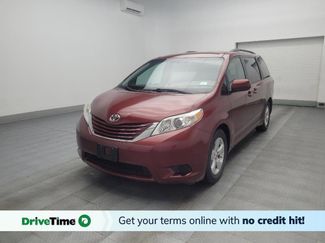Used 2015 Toyota Sienna LE image 1