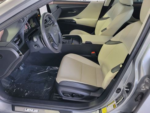 Certified 2025 Lexus ES 350 w/ Premium Package FWD image 9