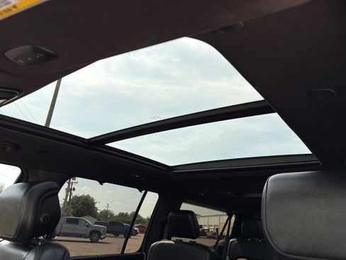 Used 2023 Jeep Wagoneer L Series III w/ Premium Group I image 11