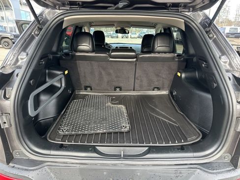 Used 2018 Jeep Cherokee Trailhawk w/ Cold Weather Group AWD/4WD image 29