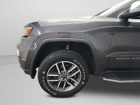 Used 2020 Jeep Grand Cherokee Limited w/ Luxury Group II image 3