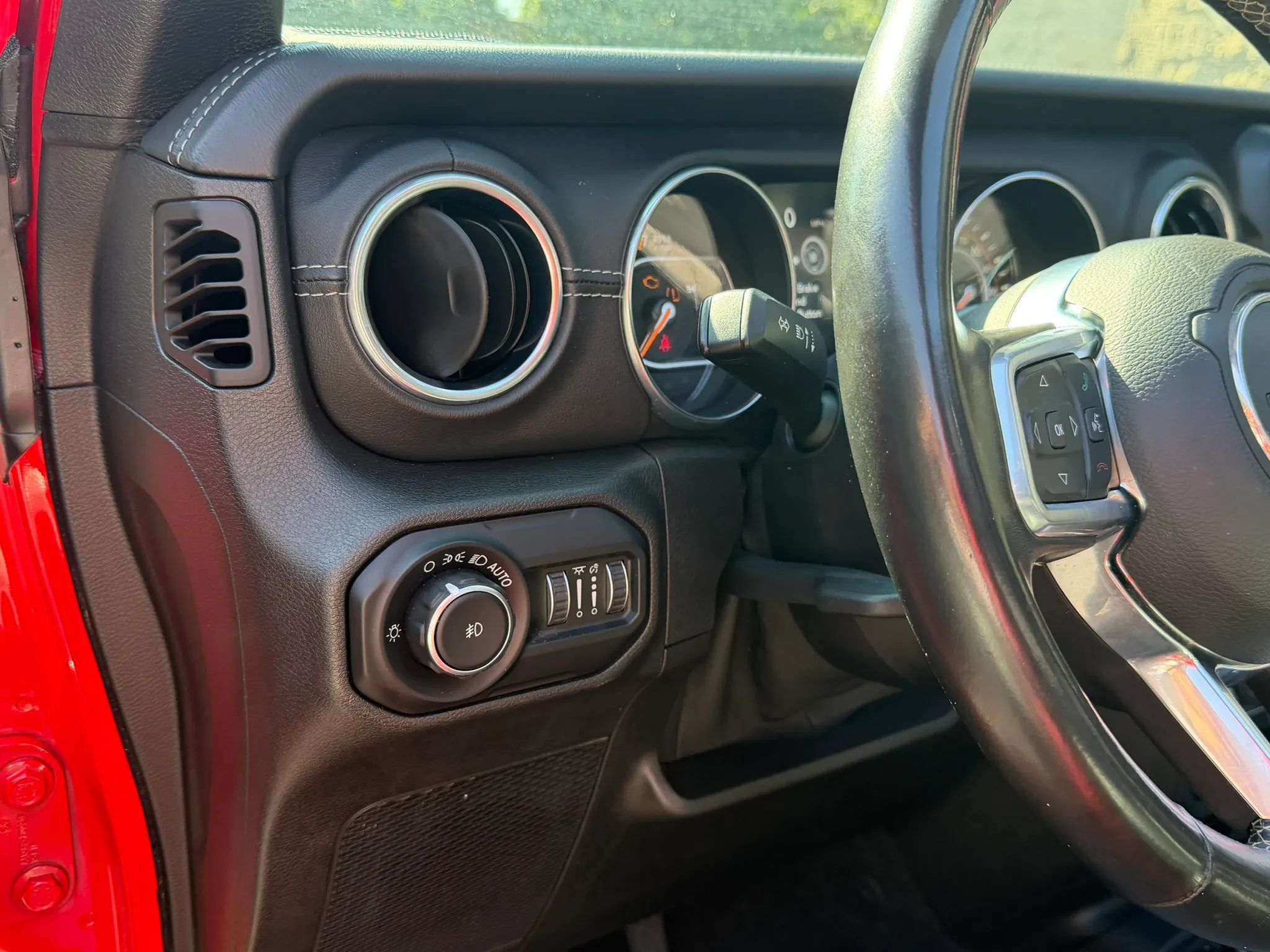 Used 2019 Jeep Wrangler Unlimited Sahara w/ LED Lighting Group AWD/4WD image 25