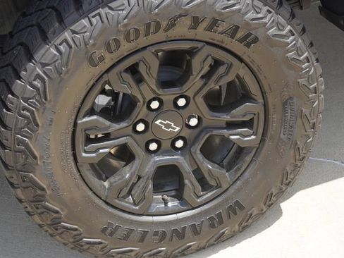 Used 2025 Chevrolet Silverado 1500 ZR2 w/ Technology Package AWD/4WD image 11