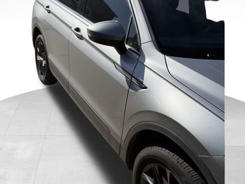 Used 2023 Volkswagen Tiguan SE w/ Panoramic Sunroof Package image 3