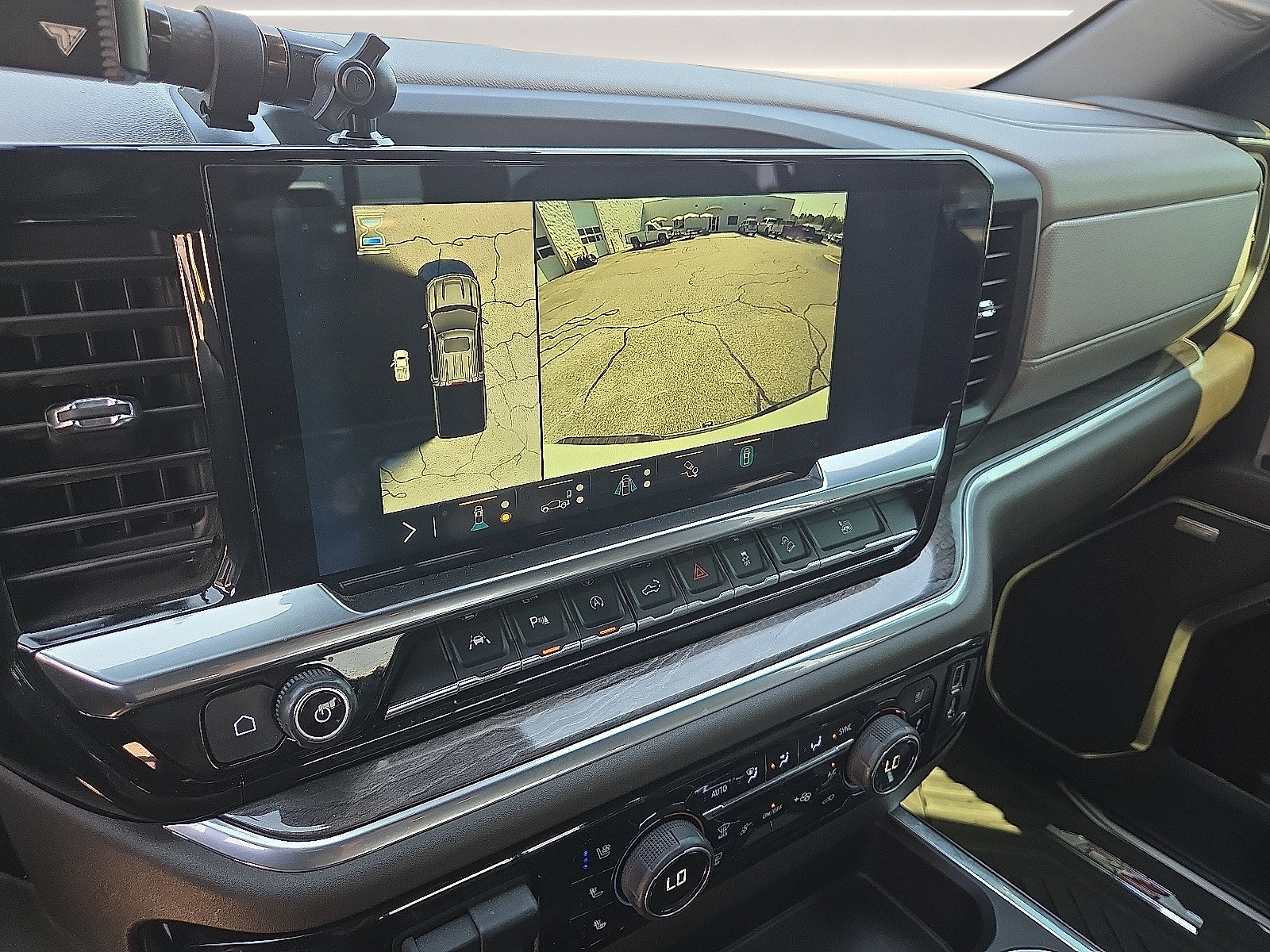 Used 2022 Chevrolet Silverado 1500 LTZ w/ LTZ Premium Package AWD/4WD image 8