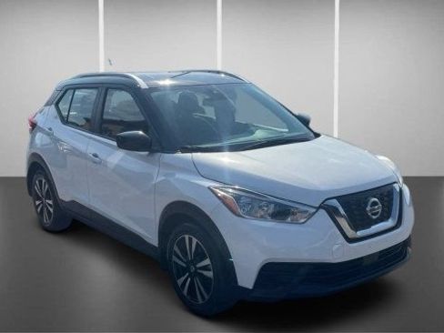 Used 2020 Nissan Kicks SV FWD image 2