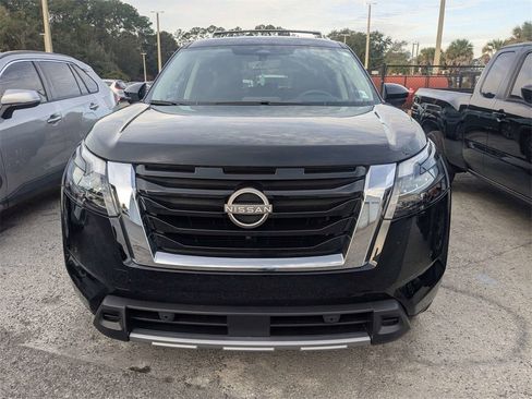 Used 2025 Nissan Pathfinder Platinum w/ Cargo Package image 2