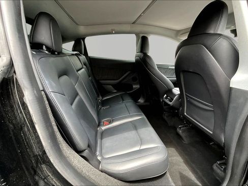 Used 2022 Tesla Model Y Long Range AWD/4WD image 22