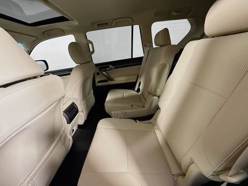 Used 2023 Lexus GX 460 Premium w/ Accessory Package AWD/4WD image 23
