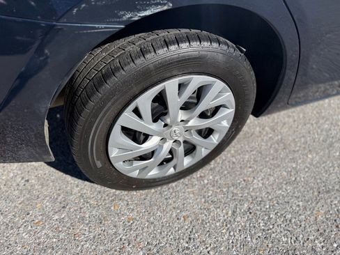 Used 2018 Toyota Corolla LE image 25
