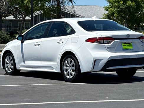 Used 2021 Toyota Corolla LE FWD image 3