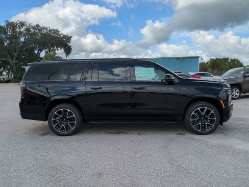 New 2026 Chevrolet Suburban RST w/ RST Capability Package AWD/4WD image 3