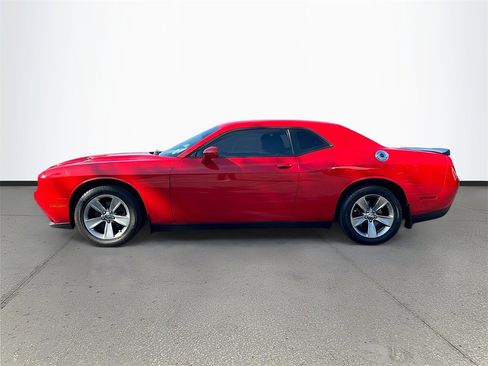 Certified 2015 Dodge Challenger SXT image 4