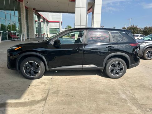 Used 2025 Nissan Rogue SV AWD/4WD image 26