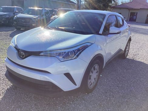 Used 2019 Toyota C-HR LE image 3