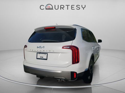 New 2025 Kia Telluride S image 3