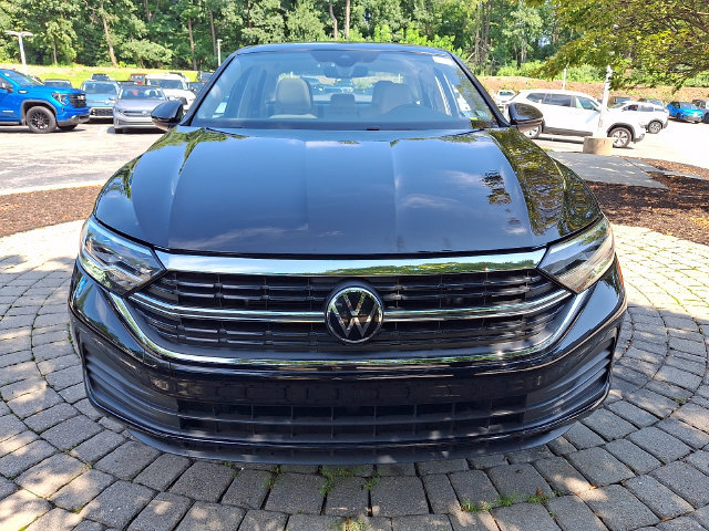 Used 2023 Volkswagen Jetta SE FWD image 2
