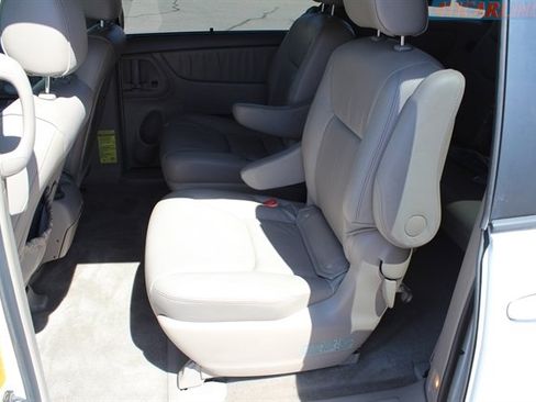 Used 2005 Toyota Sienna XLE Limited AWD/4WD image 24
