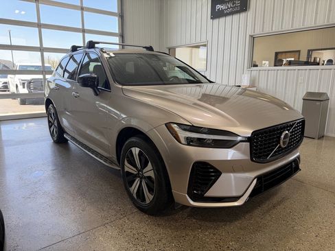 Used 2024 Volvo XC60 T8 Core AWD/4WD image 7
