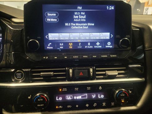 Used 2022 Nissan Pathfinder SL AWD/4WD image 25