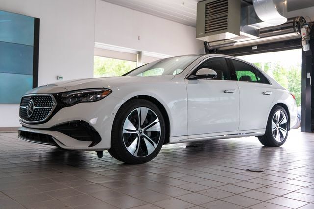 New 2026 Mercedes-Benz E 350 4MATIC Sedan image 3